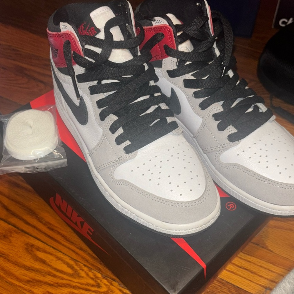 Air Jordan 1 smoke grey